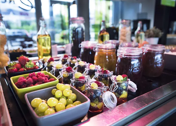 弗罗茨瓦夫中枢钟楼酒店 3*