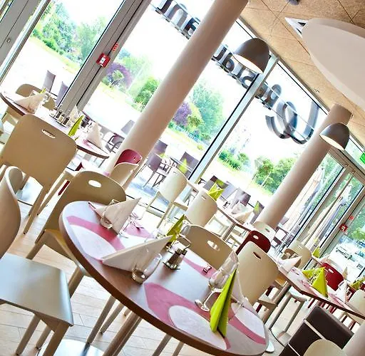 弗罗茨瓦夫中枢钟楼酒店 3*