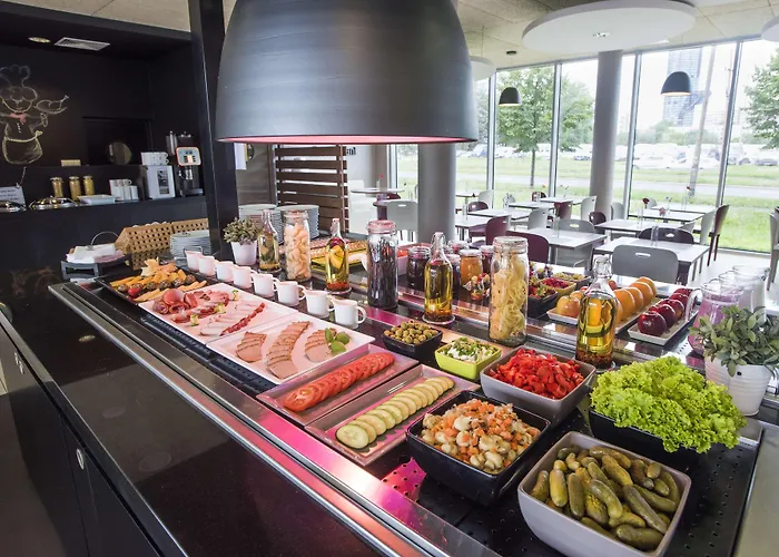 弗罗茨瓦夫中枢钟楼酒店 3*