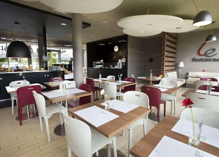 弗罗茨瓦夫中枢钟楼酒店 3*