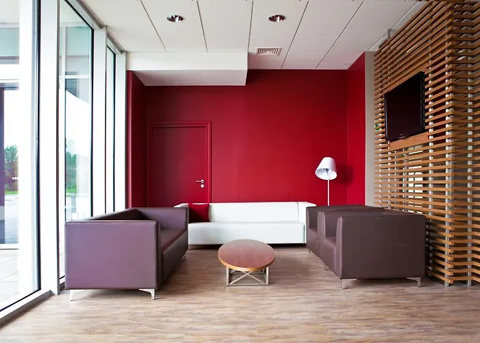 弗罗茨瓦夫中枢钟楼酒店 3*