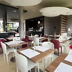 弗罗茨瓦夫中枢钟楼酒店 3*