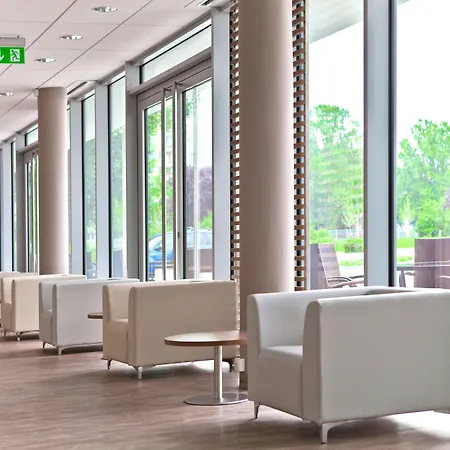 Campanile Centrum فندق 3*